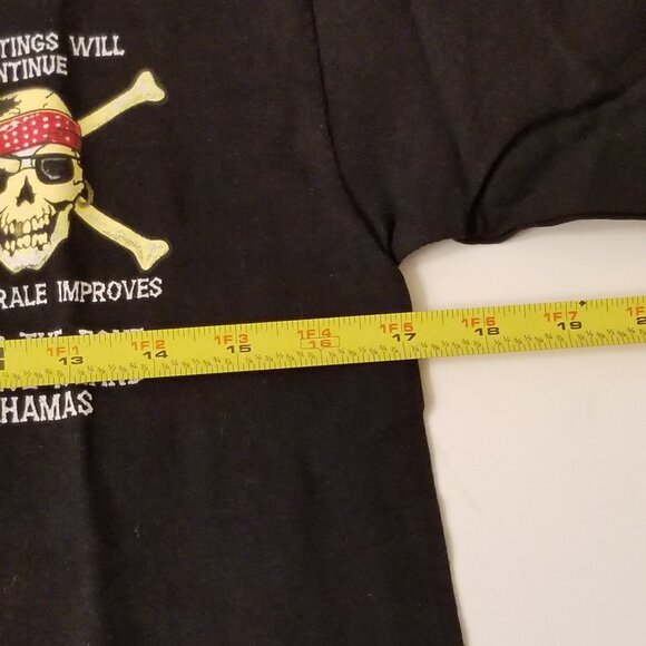 Bahamas Atlantis NWOT Black Jolly Roger Skull-and-Crossbones Gallows Humor Tshir - Picture 5 of 10